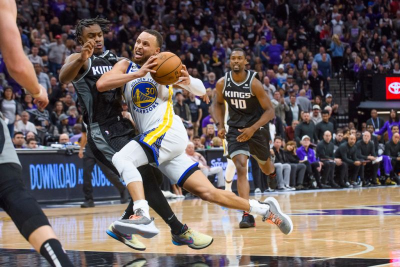 勇士「浪花兄弟」Stephen Curry和Klay Thompson，生涯首度在季後賽陷入0：2落後。 圖／美聯社／達志影像