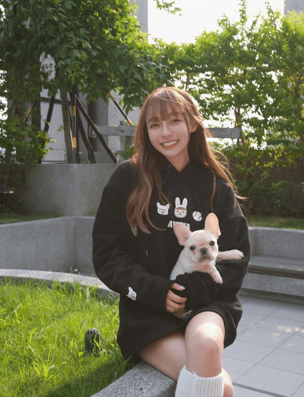 中職樂天桃猿啦啦隊「RakutenGirls」人氣成員林襄，近期人氣水漲船高。 圖：翻攝自IG＠95_mizuki