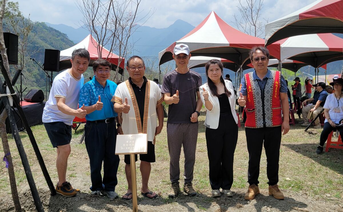 企業攜手到那瑪夏種植櫻花樹造林。 圖：孫家銘翻攝