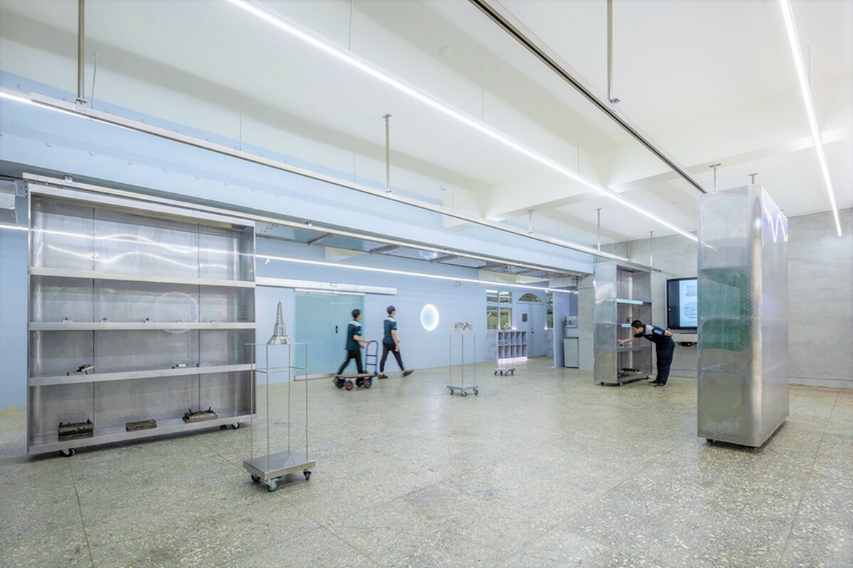 新北高工模具科入口川廊空間。 圖：台灣設計研究院、丰宇影像提供