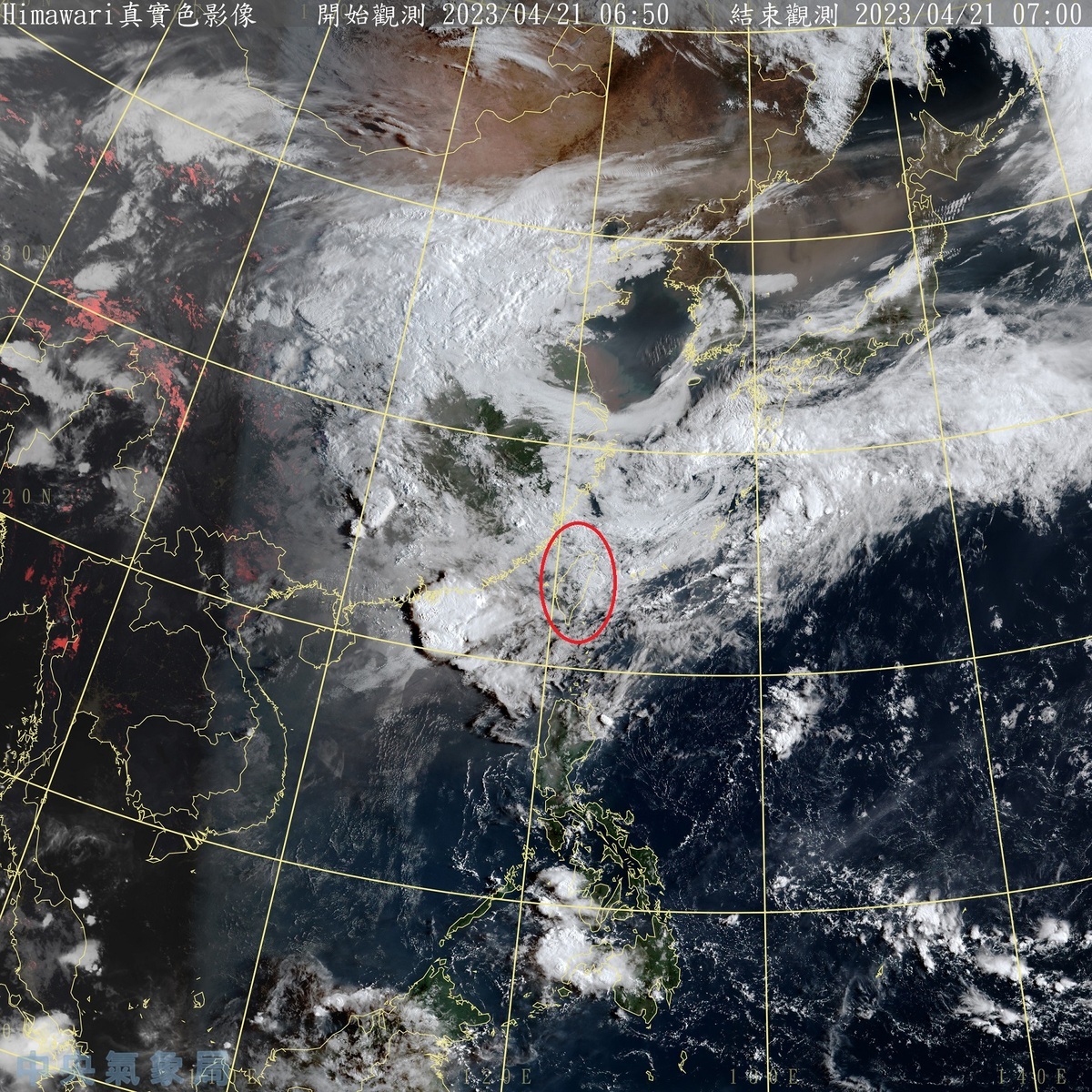 今天鋒面持續通過，氣象局呼籲包括南部、東部、東南部地區與澎湖地區民眾要注意，將有短暫陣雨或雷雨，清晨東部與東南部地區並有局部較大雨勢發生的機率。 圖：中央氣象局／提供
