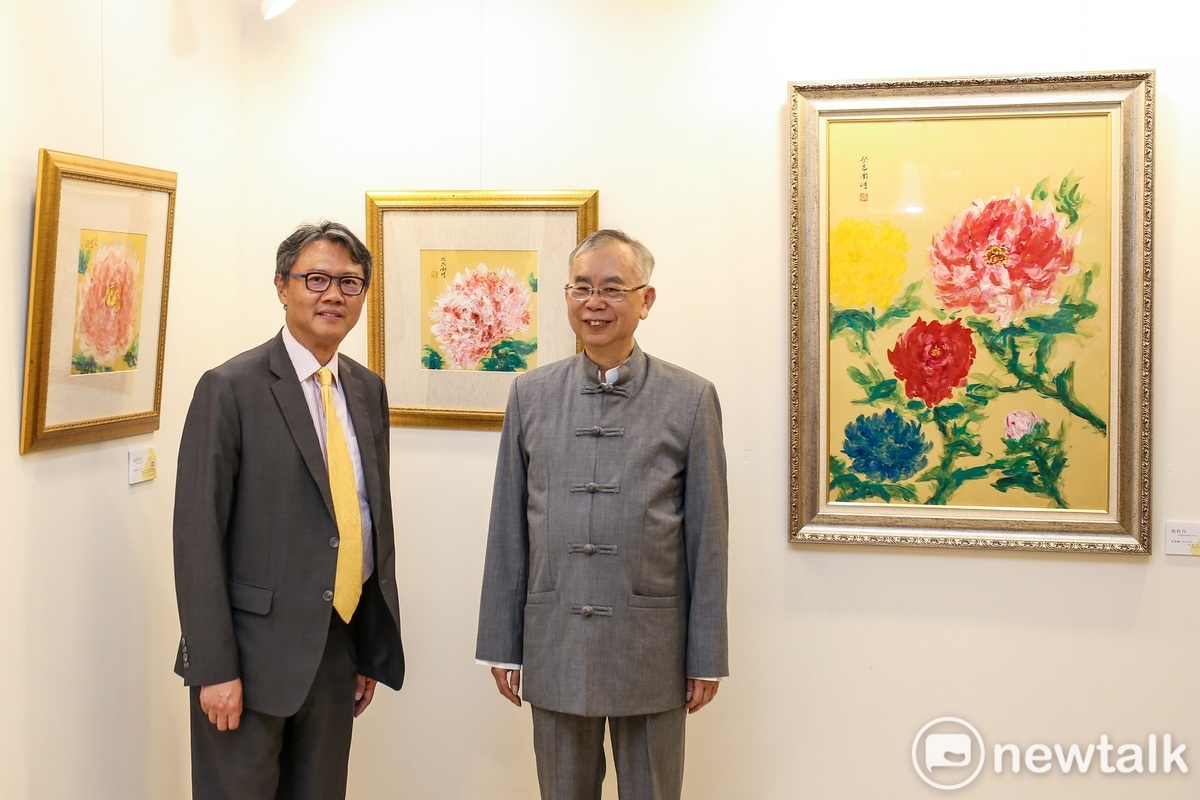 福華飯店集團董事長廖國宏與洪啟嵩合影。 唐復年/攝