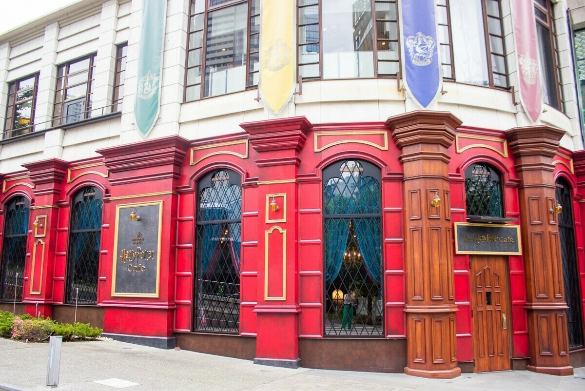 位於東京赤坂的Harry Potter Cafe，外觀清楚呈現哈利波特的世界觀，令人興奮不已。 圖：東京觀光事務所／提供