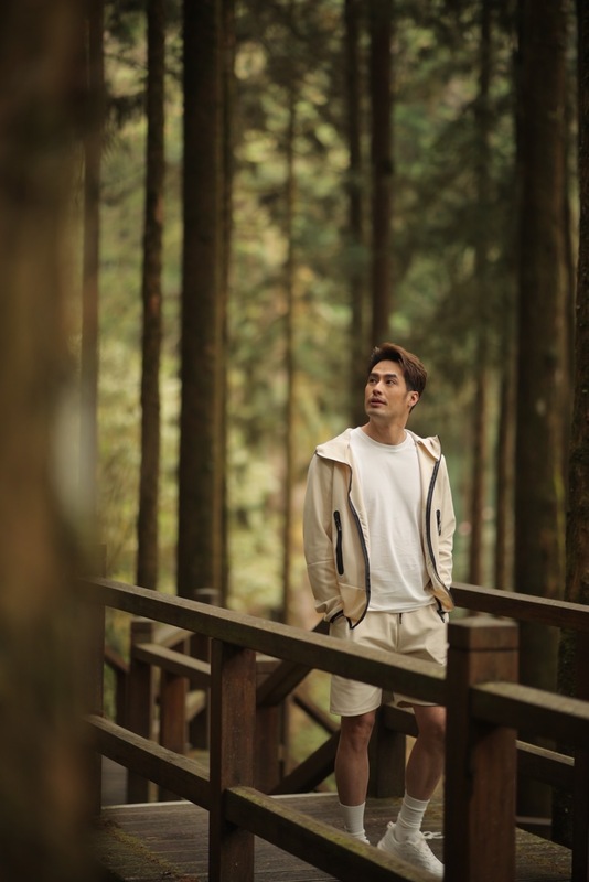 泰國電視劇男神帕貢·查博里拉在來台期間造訪國內14處知名景點，包括阿里山小火車與森林步道。 圖：交通部觀光局／提供