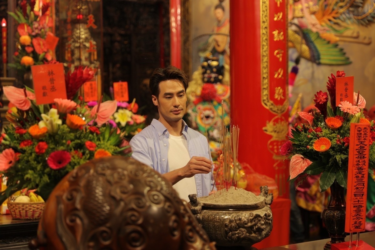 泰國電視劇男神帕貢·查博里拉在來台期間造訪國內14處知名景點，包含大甲鎮瀾宮。 圖：交通部觀光局／提供