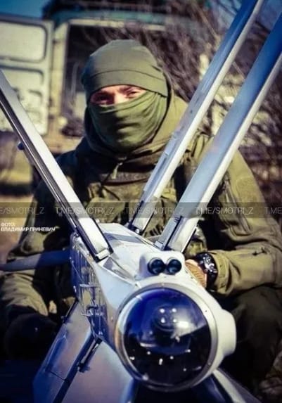 操控柳葉刀巡弋飛彈的俄軍。 圖 : 翻攝自俄軍 Telegram