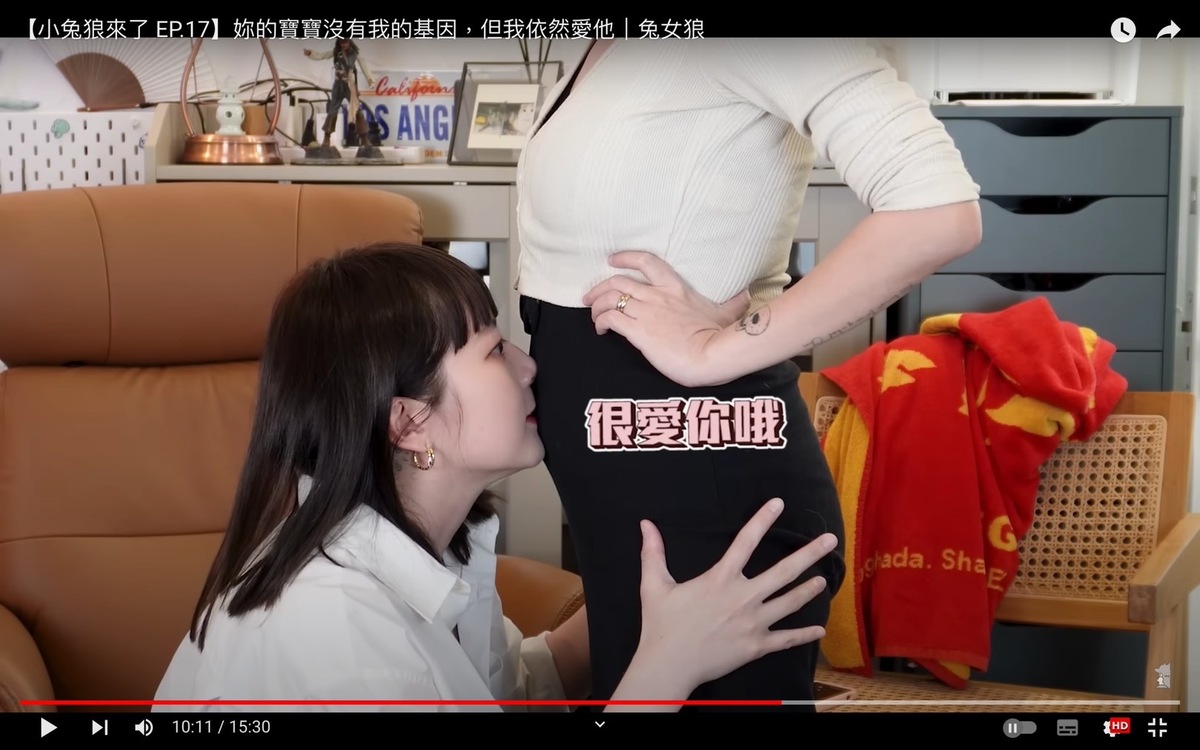 狼跟恭禧說話。 圖：翻攝自兔女狼YT頻道