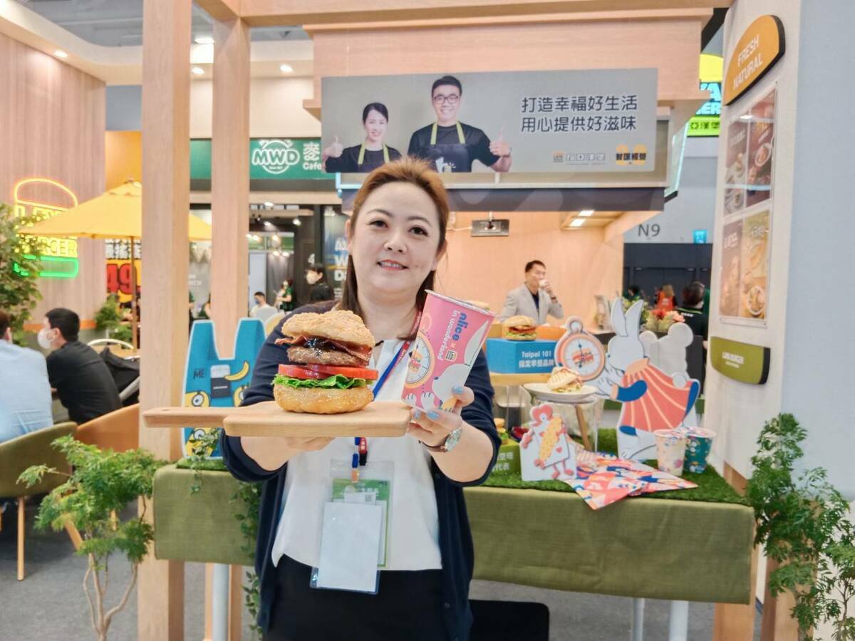 拉亞漢堡在展場力推加盟。 圖：孫家銘攝