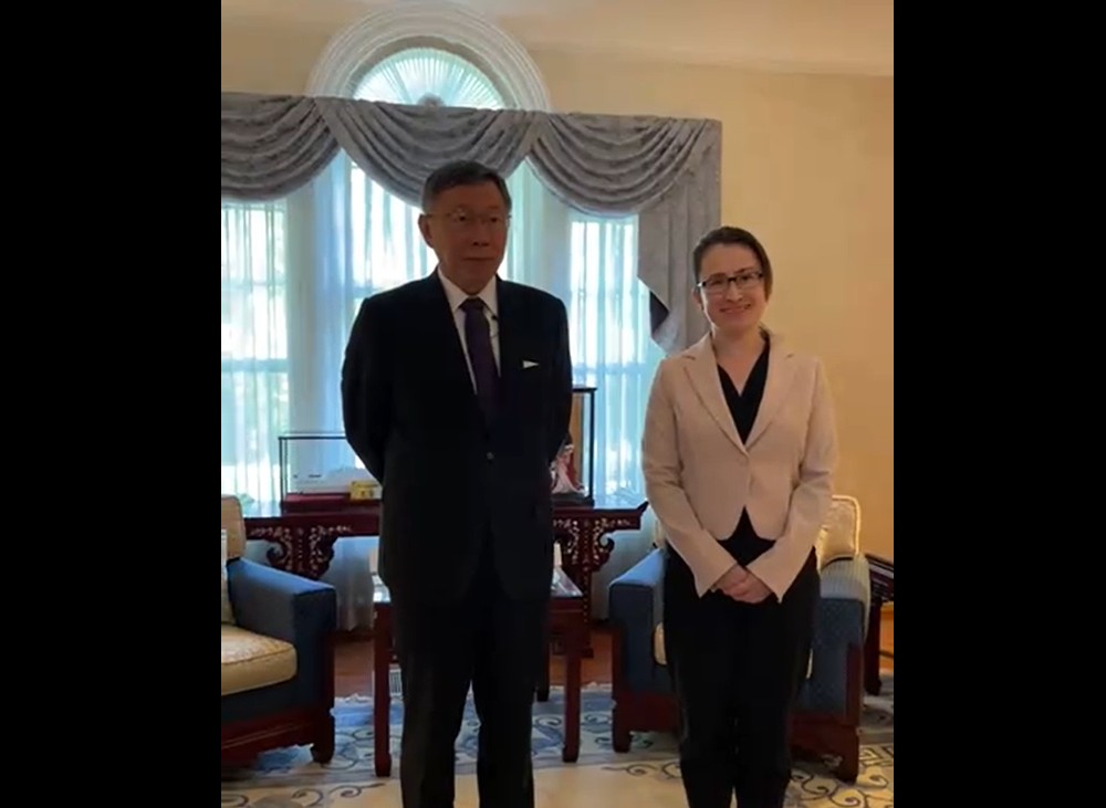 柯文哲21日與蕭美琴在雙橡園舉行閉門談話。 圖：翻攝柯文哲臉書