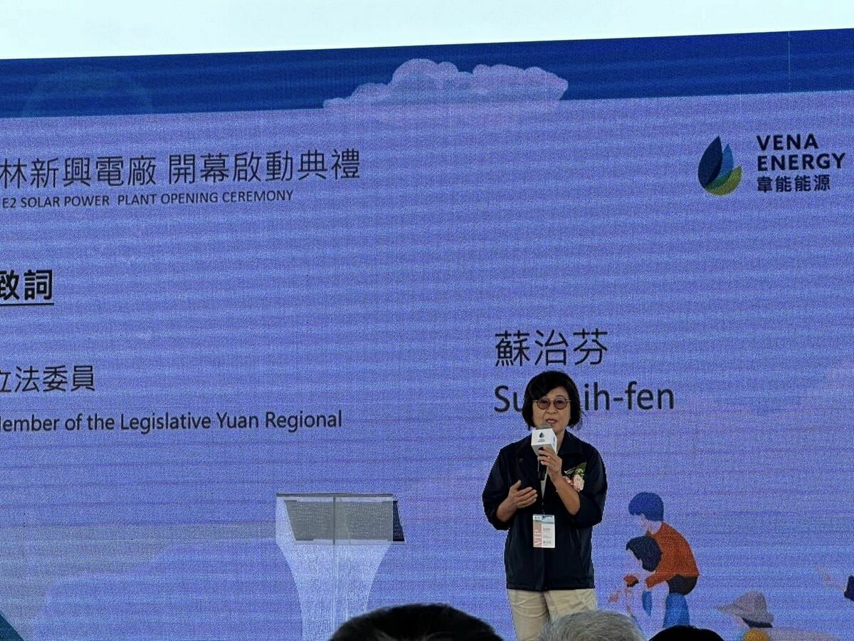 民進黨立委蘇治芬今日在臉書發文表示，她要特別感謝韋能團隊，尤其是胡根地董事，可以說是和工地、案場生活在一起，打造零工安事故。 圖：翻攝自蘇治芬臉書