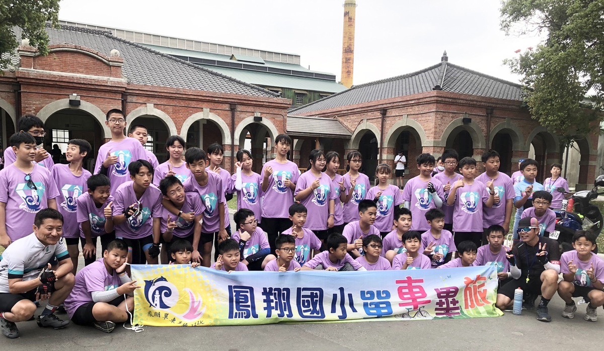 大清早從學校出發。 圖：高雄市教育局/提供