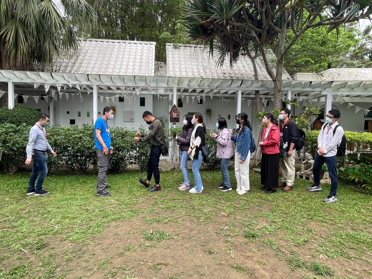 新北市民政局22日舉辦今年第一場單身聯誼活動，上午漫遊土城桐花步道，下午則到三峽藍染工坊來場手作約會。 圖：新北市民政局提供
