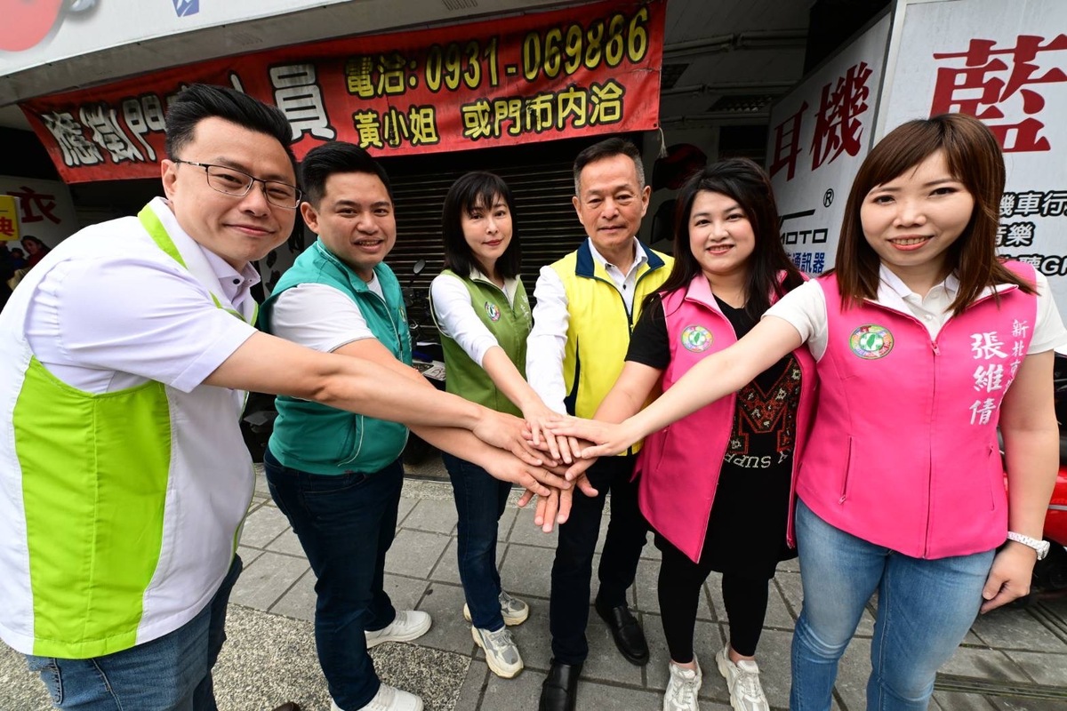 張維倩（右一）等多位新北市議員到三重力挺李余典。 圖：李余典服務處提供