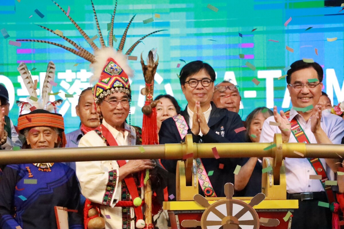 夷將‧拔路兒、陳其邁、葉大新(右至左)參與開館儀式。 圖：高雄市原民會/提供