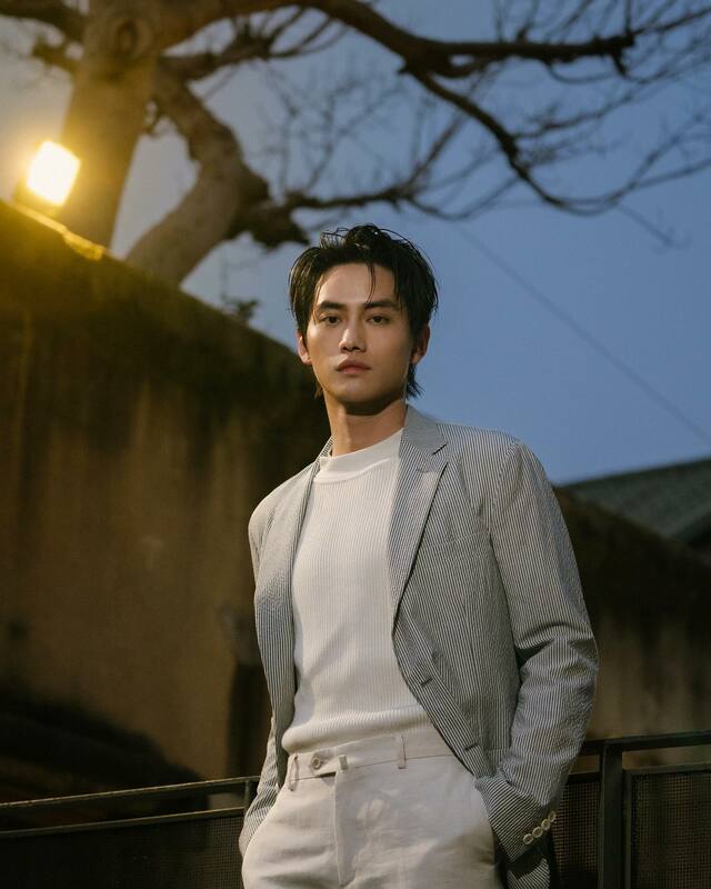 演員范少勳23日發文曬出全家福照，透露已與女友前往戶政事務所登記。 圖：翻攝自FB/范少勳 Fandy