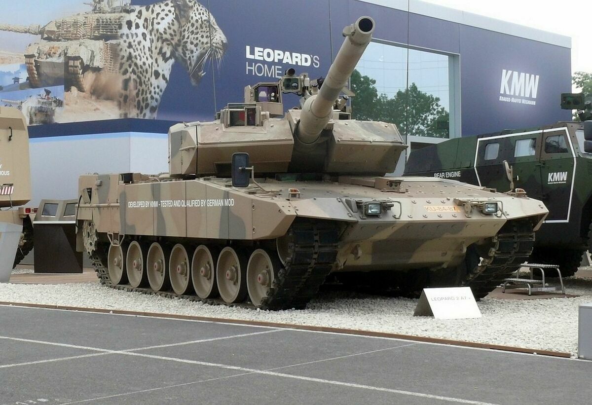 豹 2（德語：Leopard 2）是主要服役於德國聯邦國防軍的主戰戰車，總共有 A1 到 A7 等多個型號。 圖：翻攝自維基百科