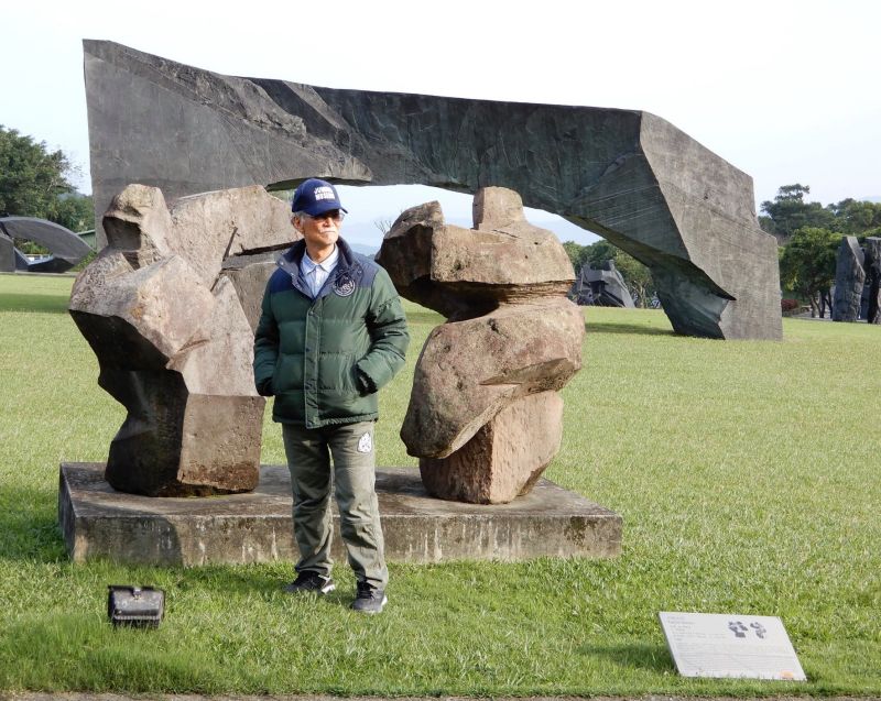 台灣國寶級雕刻藝術大師朱銘在4月22日晚間離世，享壽85歲，消息震撼全台。 圖／翻攝自朱銘美術館臉書