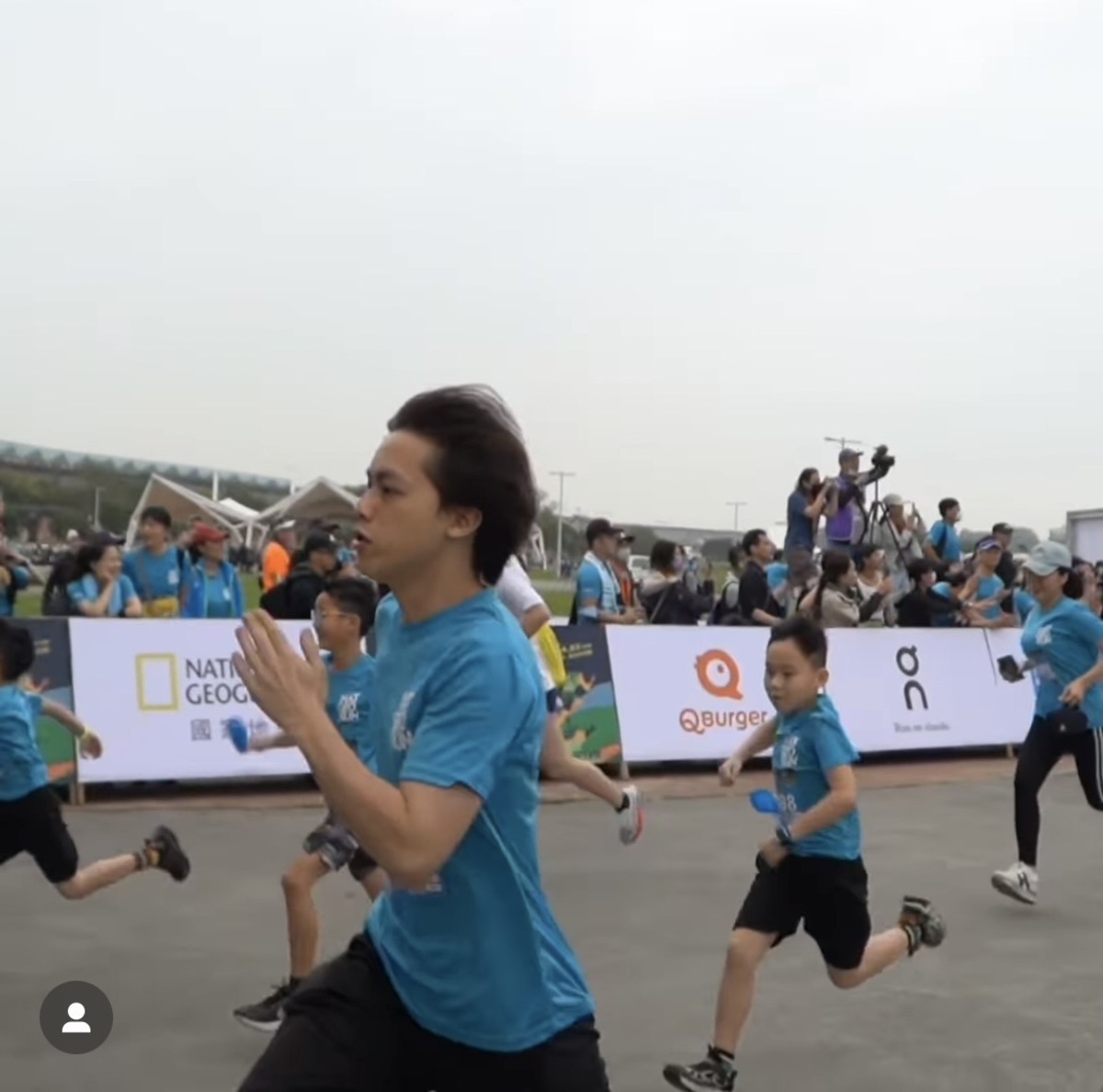 HowHow一開始就全力衝刺。 圖：翻攝自HowHow IG