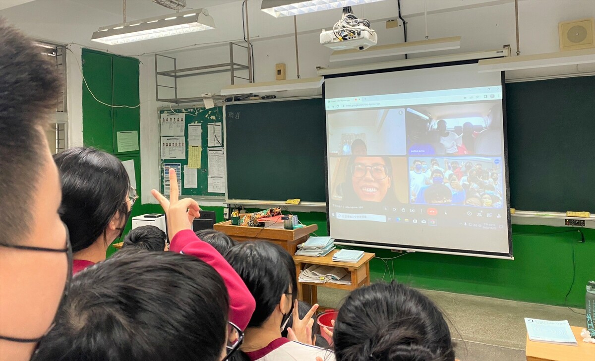五峰國中與烏干達學校視訊交流。 圖：新北市教育局提供