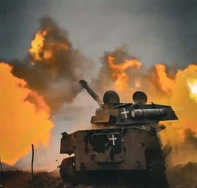 俄軍自走砲攻擊烏軍陣地。 圖 : 翻攝自騰訊新聞/帥先觀察