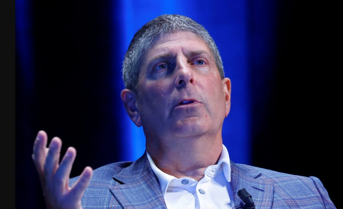 《 NBC環球集團》（NBCUniversal） CEO 謝爾 ( Jeff Shell ) 遭指控涉嫌性騷擾和性別歧視，已被解雇。 圖: 翻攝自推特 @simonateba