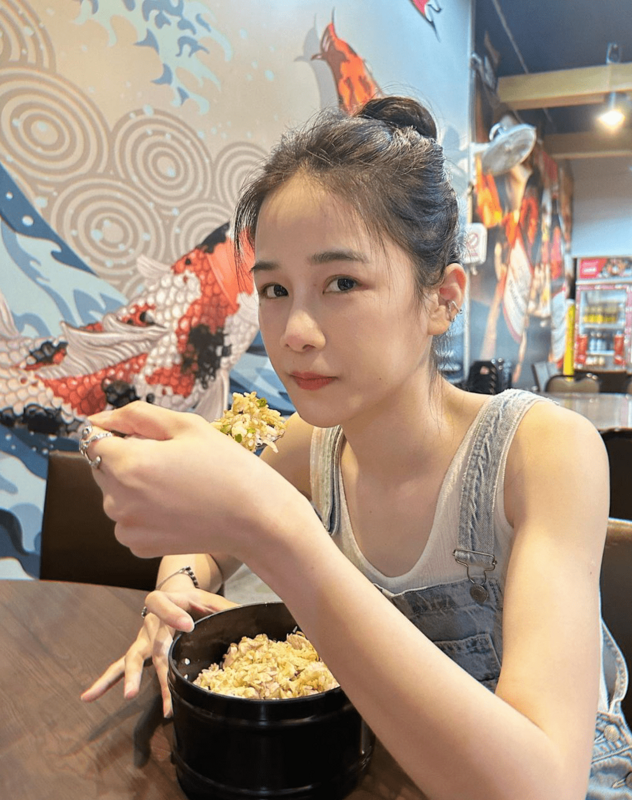 百萬Youtuber「美食水水」千千，以驚人食量聞名。 圖：翻攝自IG＠khshu_