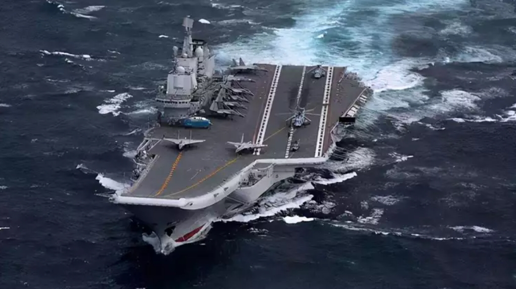 大陸航空母艦遼寧號與其護衛艦隻。 圖：翻攝自網易