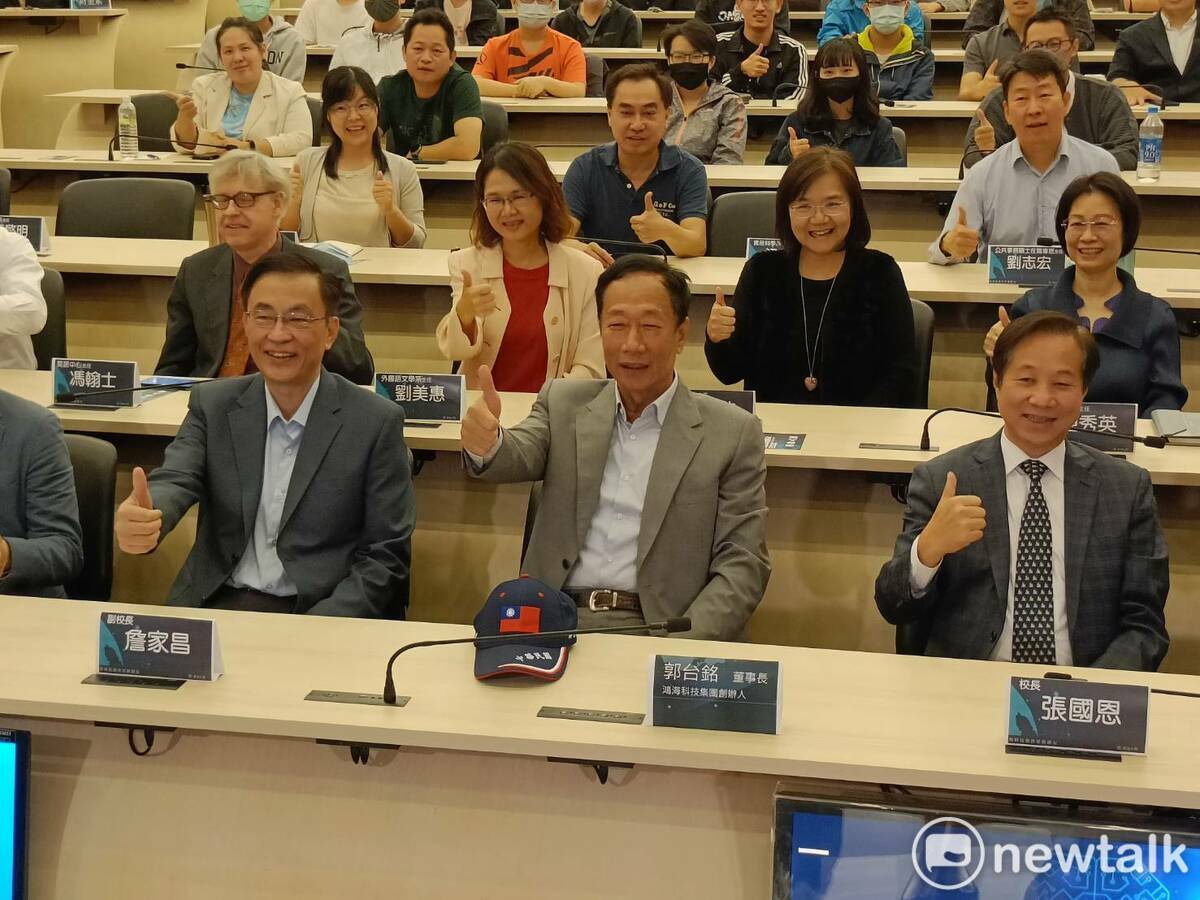 郭台銘到到東海大學以「用科技和世界做朋友」為題發表演講。 圖：唐復年/攝
