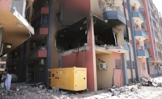 蘇丹政府軍與叛軍發生武裝衝突，首都喀土木目前已千瘡百孔。 圖 : 翻攝自第一軍情