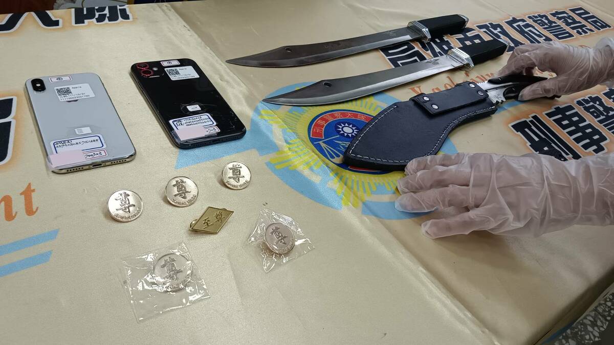 高市警破「至尊盟尊優會」查扣證物。 圖：高雄市刑事警察大隊/提供