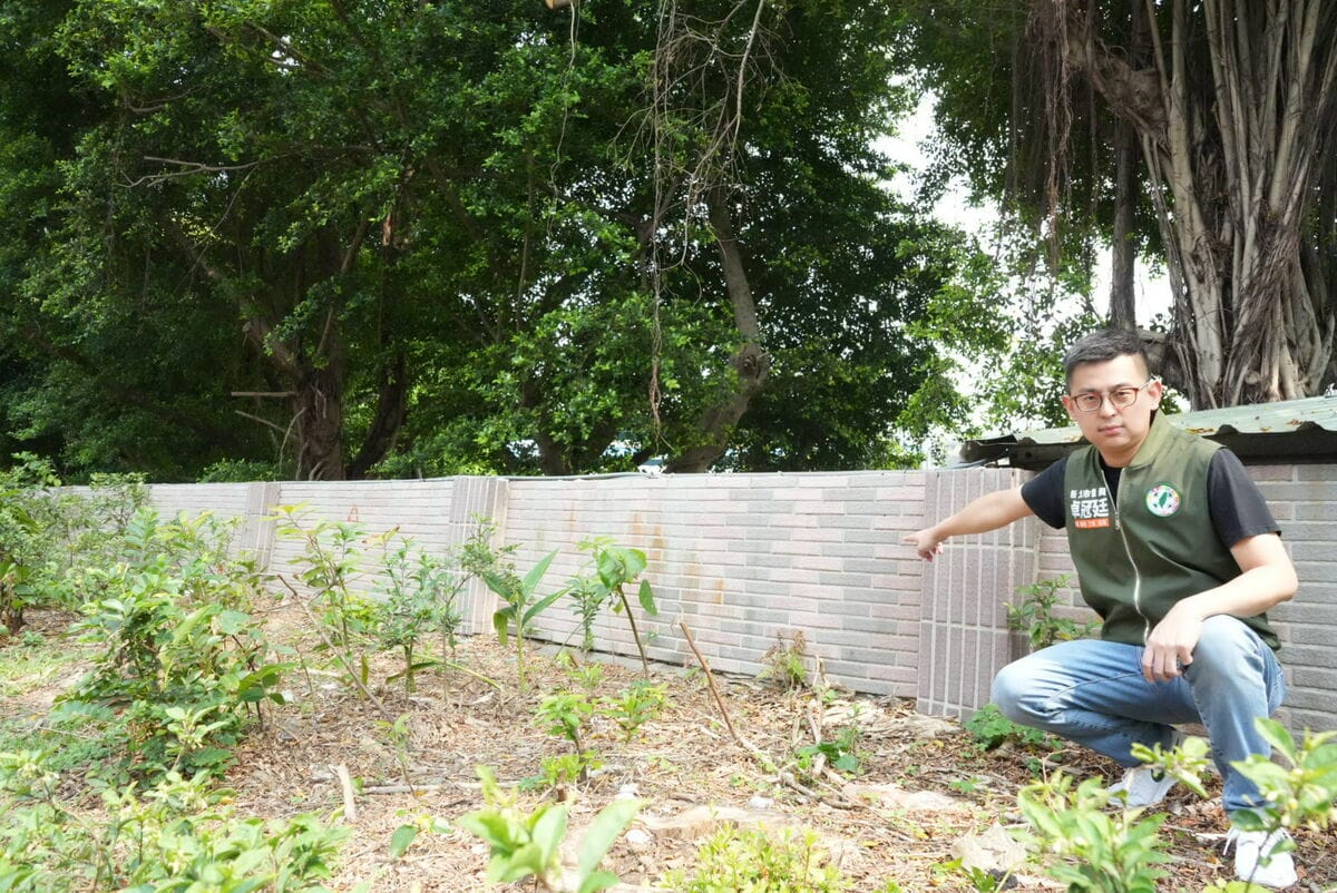 卓冠廷表示，原意在保護的圍牆已成「險牆」。 圖：卓冠廷辦公室提供