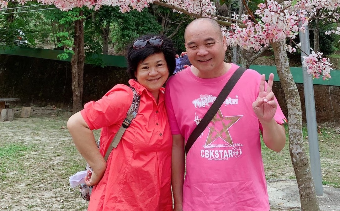 女大生的父母喜歡曬恩愛。 圖：孫家銘翻攝