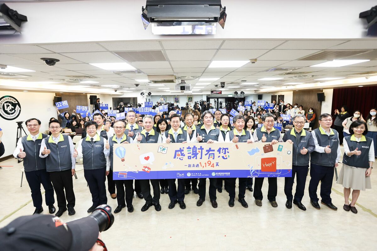 今(27)為最後一場記者會，防疫五月天再次同台，指揮中心其它相關成員幾乎全員到齊，唯獨前任副指揮官陳宗彥未現身。 圖：中央流行疫情指揮中心/提供
