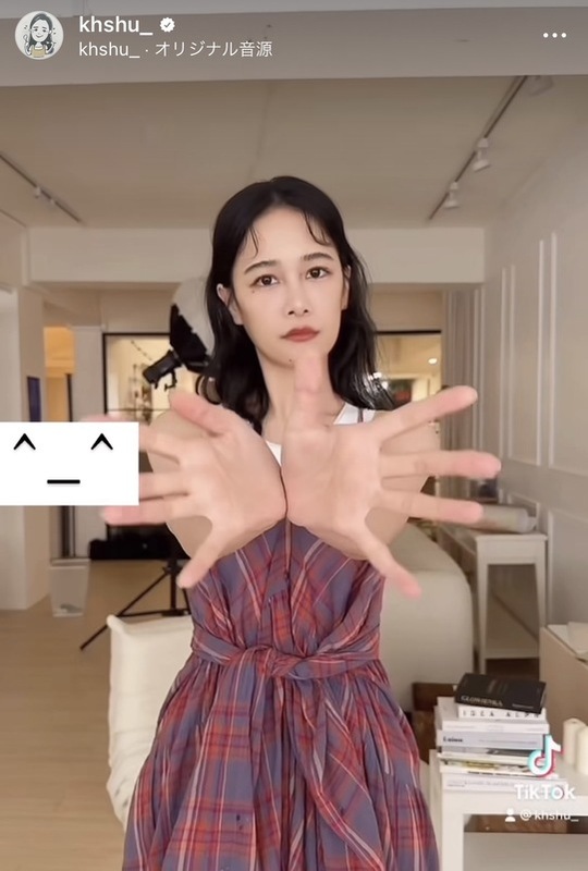 千千跳花朵舞跳到一半音樂突然變得台味十足。 圖：翻攝自千千IG