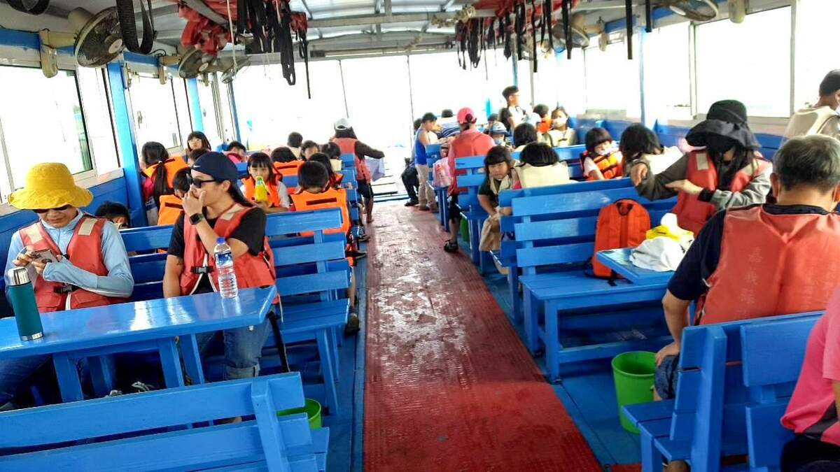母親節帶著媽媽吹海風，布袋業者推1元乘船。 圖：嘉義縣政府提供