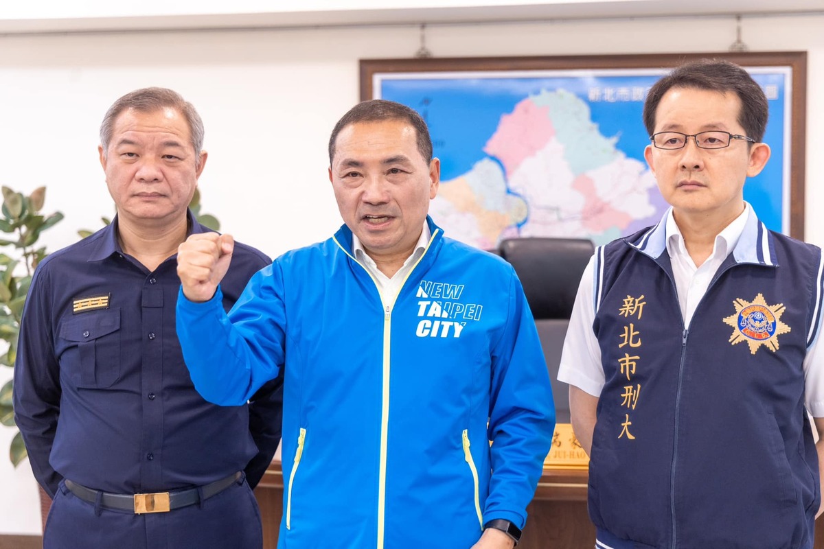 日前雙北發生3起連環槍擊案，新北市市長侯友宜今(29)日也前往新北市刑事警察大隊慰問。 圖：翻攝自侯友宜臉書