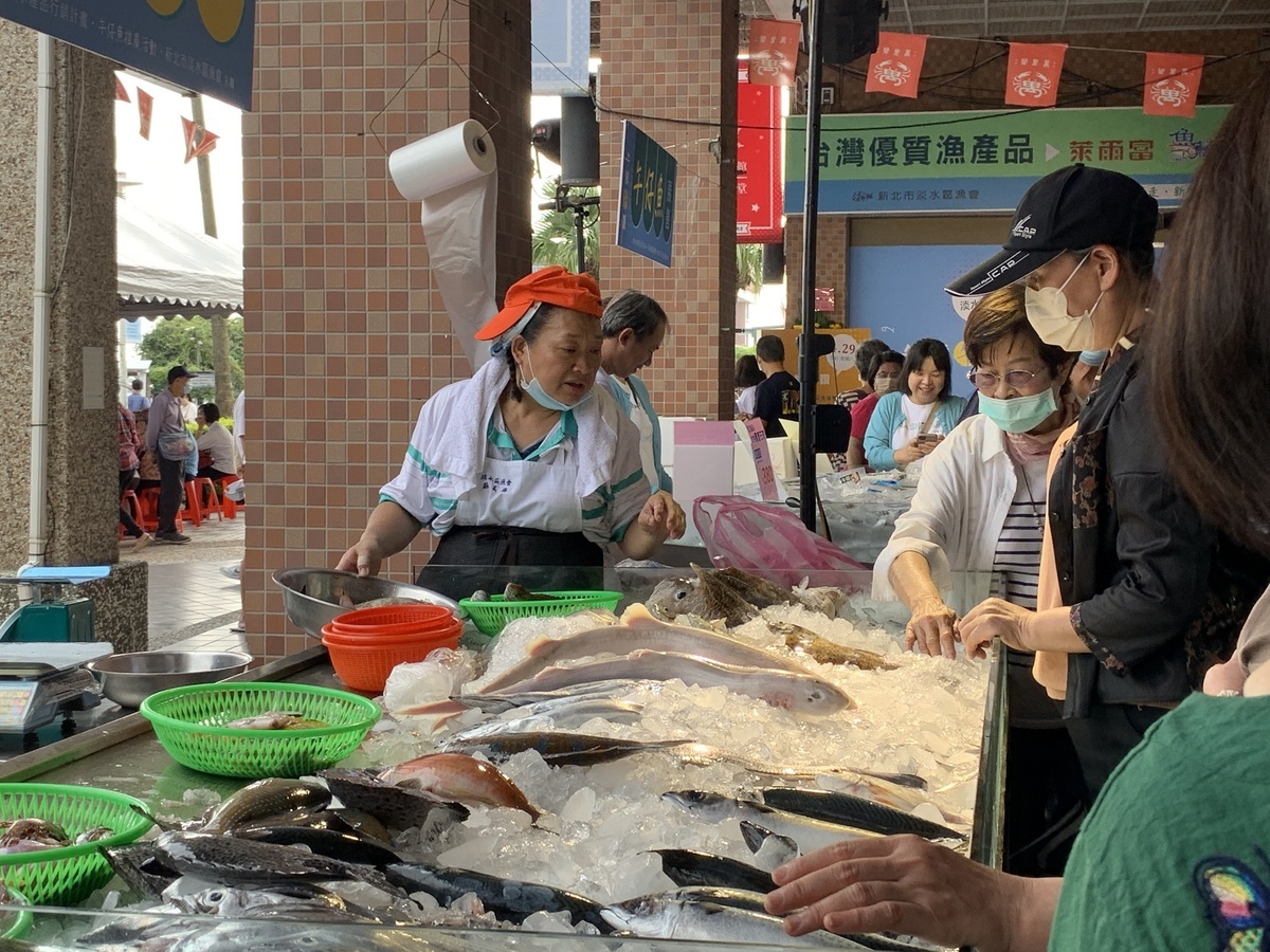 鮮魚展售。 圖：新北市漁業處提供
