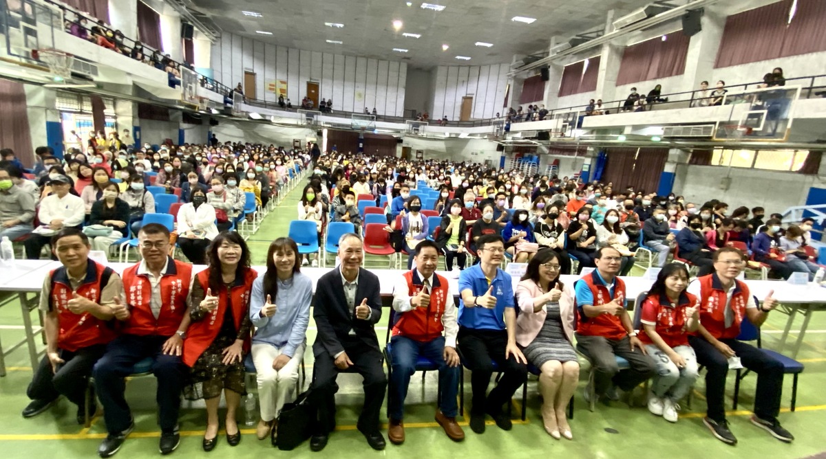 「112年適性入學宣導」家長講座，現場約近2000人參加。 圖：新北市張明文提供