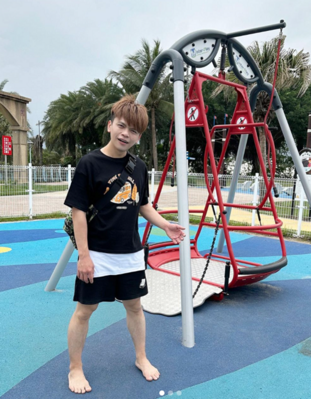 昨(29)日蔡阿嘎逛公園時發現一項友善設施。 圖：翻攝自蔡阿嘎IG