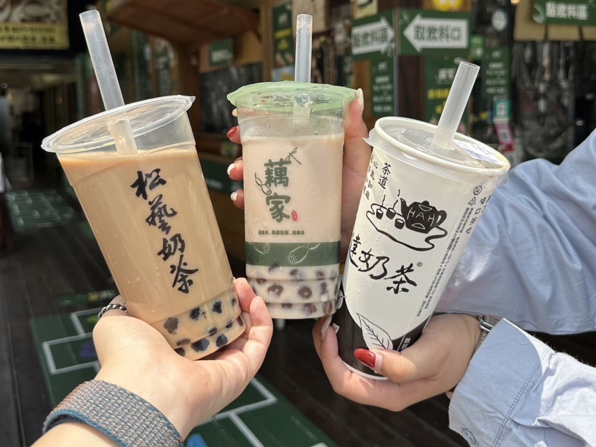 國際珍奶日到高雄奶茶一條街喝一波。 圖：高雄市觀光局/提供