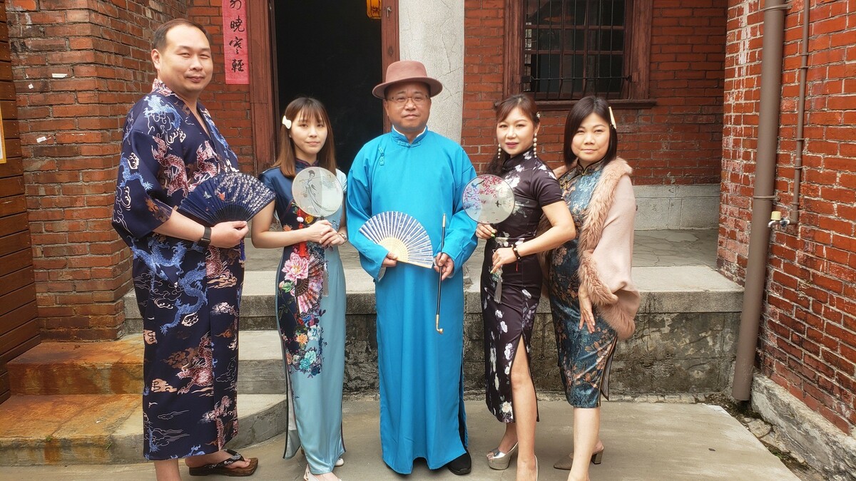 三峽老街「秀才厝」推出服裝租借，讓民眾感受在地文化。 圖：三峽民權商圈協會提供