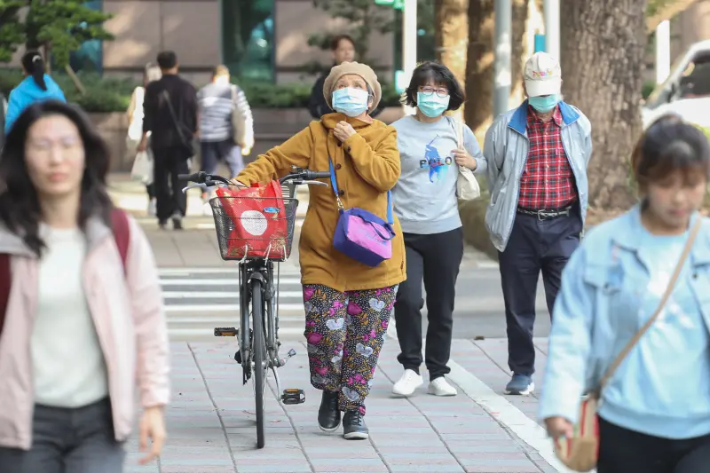 ▲入冬最強寒流即將報到，氣象專家吳聖宇指出，此波寒流來襲，台北上空有機會來到零下3-4度。（圖／記者陳明安攝）