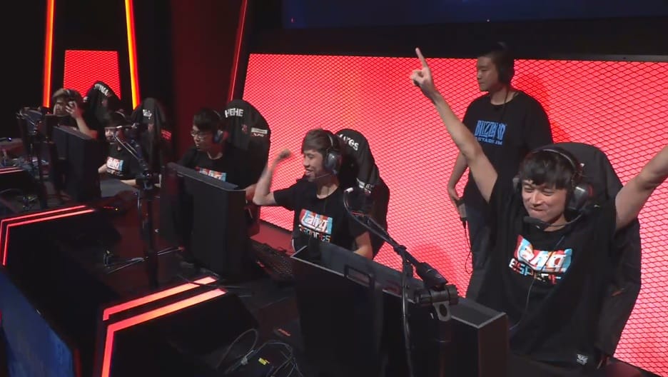 台灣戰隊ahq 在與澳洲戰隊 Blank Esports 經過５局的纏鬥以後，順利以３：２的戰績擊敗了對手，同時也打破了 BLK 一直以來不曾吃過敗仗的神話。 圖:翻攝自暴雪娛樂官方Twitch