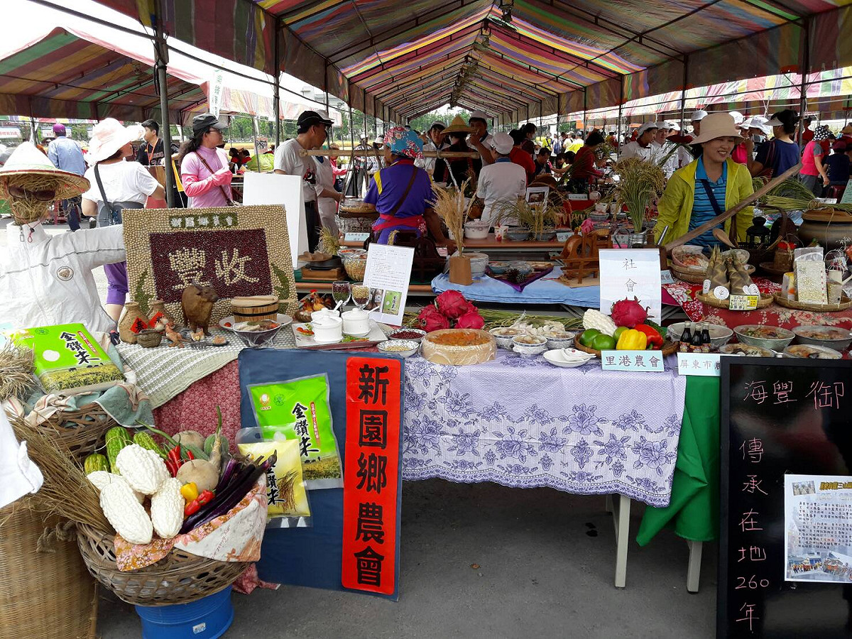 現場有農特產品展售、農業產業推廣等攤位。 圖：屏東縣政府提供