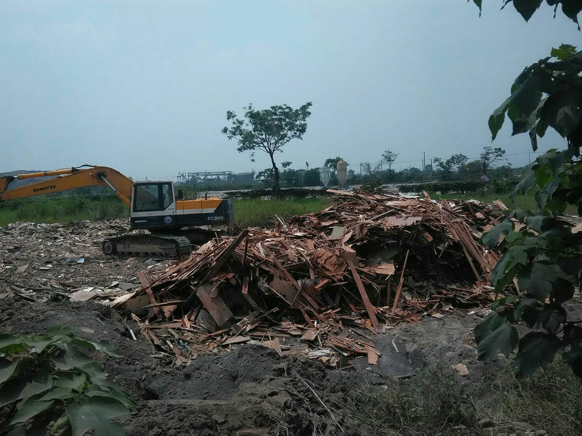 埔羌崙段空地任意棄置廢棄物情形。 圖：屏東縣政府提供