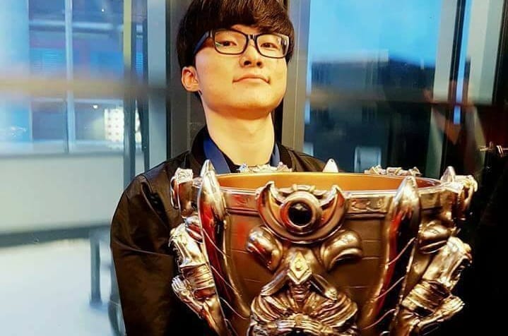 SKT中路選手「Faker」李相赫雖然年紀輕輕，卻是大部分玩家心目中最強的選手 圖：翻攝自Faker推特