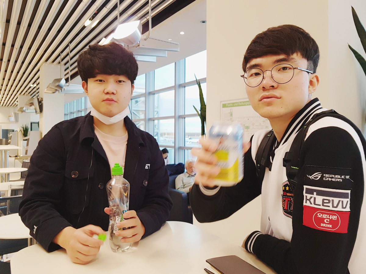 中路「大魔王」Faker給予閃電狼高度評價，但上路選手「Huni」許勝勛卻表達不同看法：「雖然北美的TSM、歐洲的G2、台灣的閃電狼都是強隊，但是我們不會把他們放在眼裡。」展現出世界強隊的霸氣。 圖：翻攝自SK Telecom T1官方推特