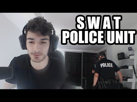 但這樣的狀況對Paul來說不是第一次了，先前他在家中實況時也被網友誣告舉報，使得實況到了一半他便被鎮暴警察壓制帶離住處。 圖：翻攝自 Ice＿Poseidon YouTube頻道