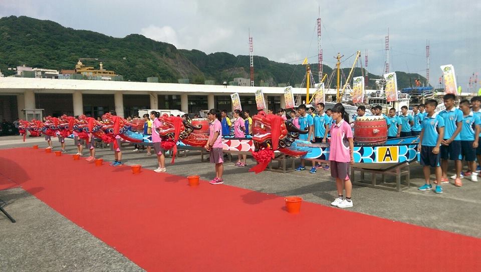 本月底端午節當天，在八斗子漁港舉辦的端午龍舟競賽嘉年華暨親子園遊會即日起開放報名。 圖：翻拍自林右昌臉書粉絲專頁