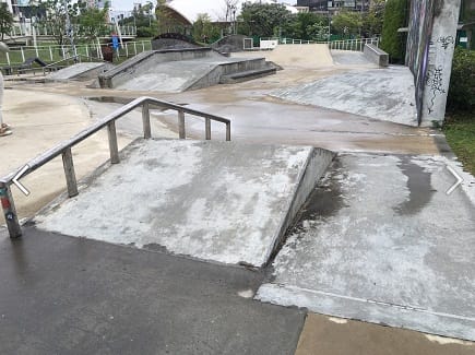 台中滑板場地現正規劃中，提供照片為東海大學滑板社練習情形及桃園縣有類似場地。 圖:台中市政府/提供